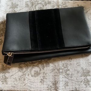 Black reversible clutch